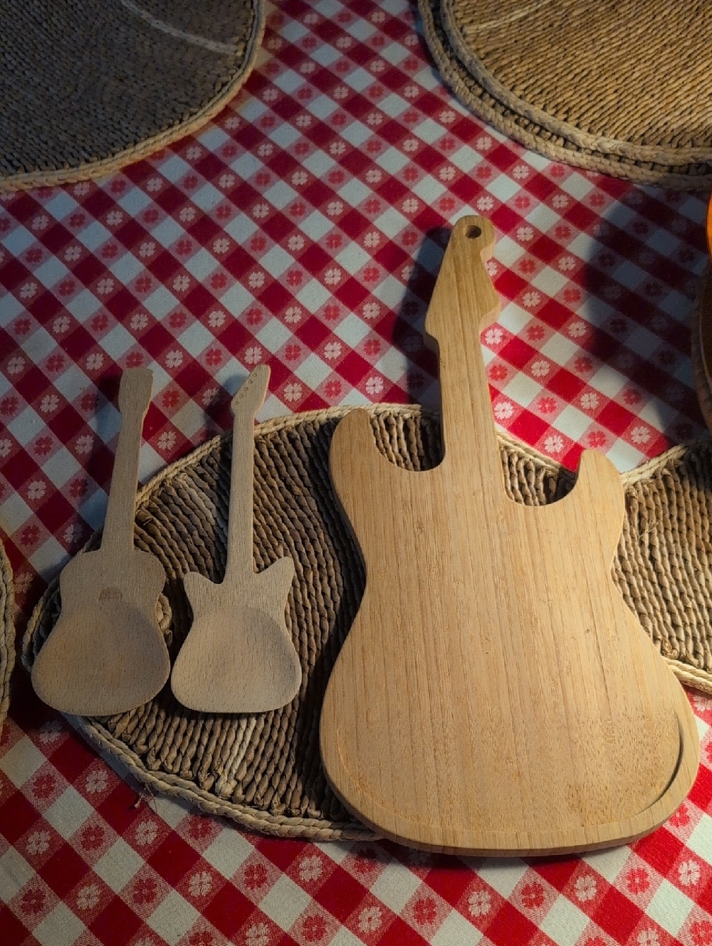 Beechwood KIKKERLAND Guitar Chop Block and Matching Serve Ware.